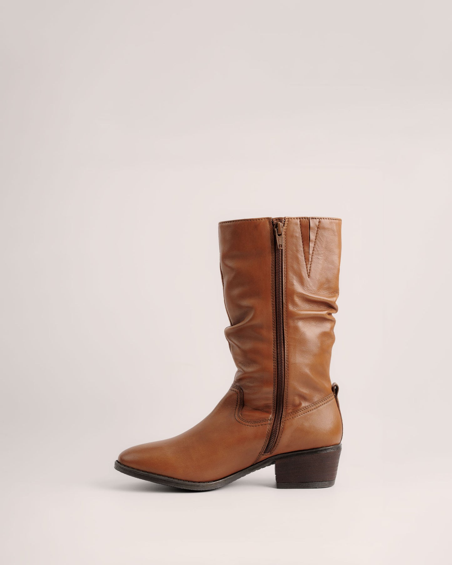 Inner zip and stretch detail on the Lorenz leather boot