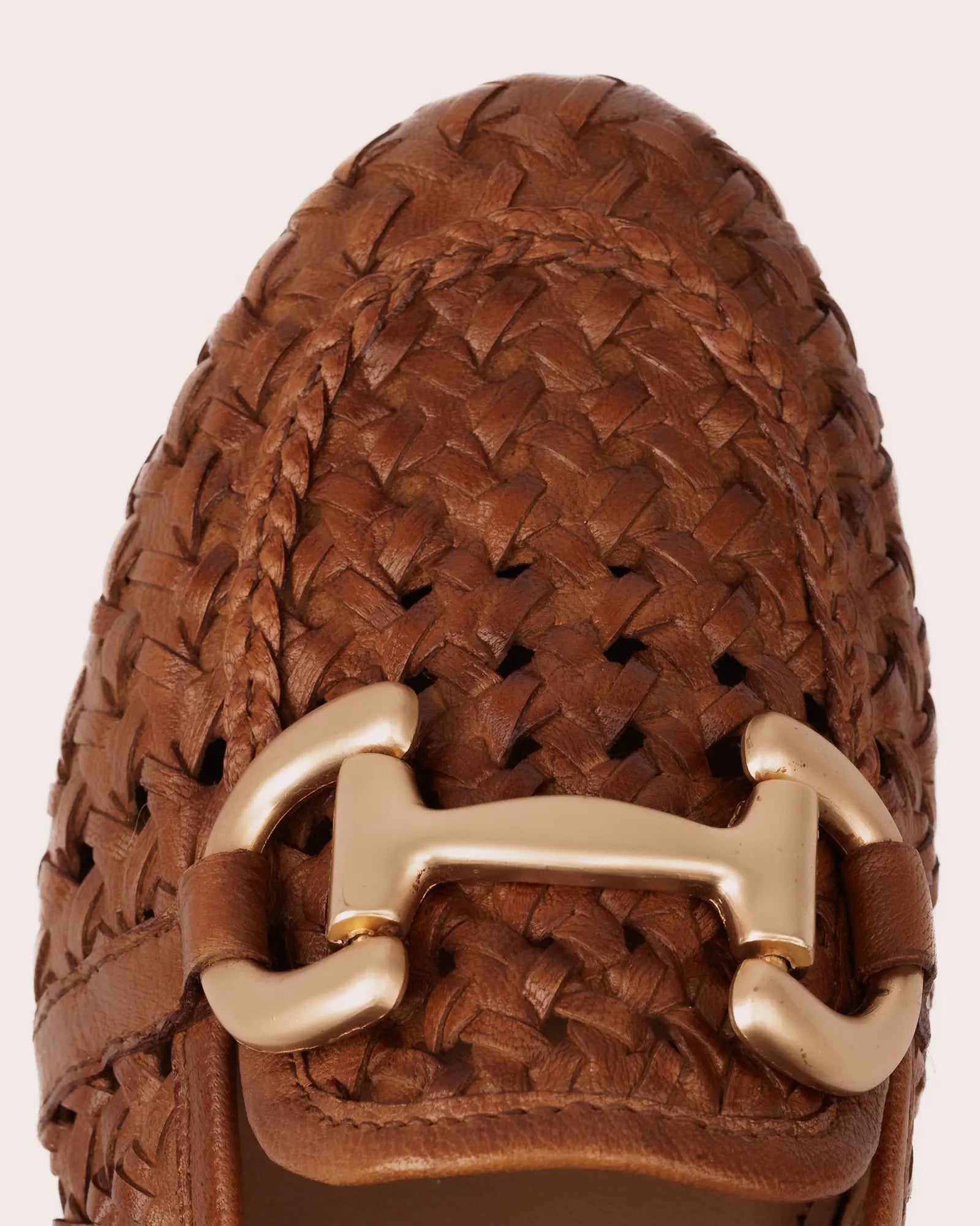 Close-up Matera Sassi in Cognac leather loafer